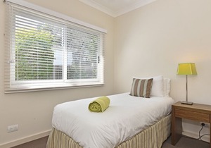 Wangi Lakehouse - renovated Lake Macquarie lakefront Location