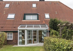 Warm and with some extras: In the ground floor apartment with its approx.