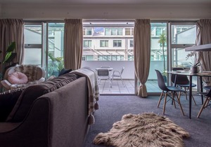 Warm & inviting 1 bedroom Apartment in the Viaduct Harbour