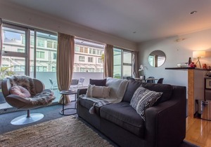 Warm & inviting 1 bedroom Apartment in the Viaduct Harbour