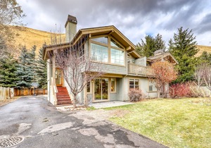 Warm Springs home w/private hot tub & breathtaking ski views of Bald Mountain!