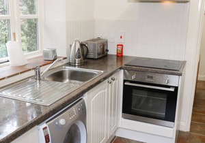 WASH HOUSE COTTAGE, pet friendly, with a garden in Much Wenlock