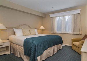 Water's Edge Resort and spa w indoor and outdoor pool and beach. Condo Sleeps 6