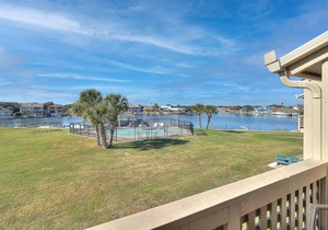 Water views, private boat dock, 2 bedroom, 2 bath Bayhouse Condo in Rockport