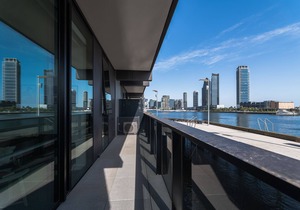 Waterfront apt on Melbourne Collins Street#3