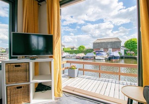 Waterfront chalet with jetty