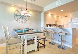 Waterfront Condo-Sleeps 6. Burnt Store Marina. Pool, Golf, boating, and more.