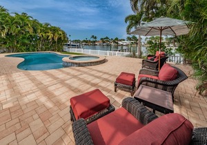 Waterfront Paradise on Vina del Mar near Pass-A-Grille