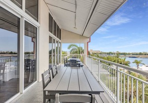 Waterfront "St. Croix" Penthouse, Pool, Dock, Pet