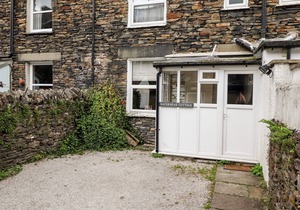 WATERHEAD COTTAGE, pet friendly, with open fire in Ambleside