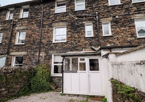 WATERHEAD COTTAGE, pet friendly, with open fire in Ambleside