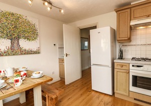 WATERS EDGE, pet friendly, with a garden in Wyke Regis