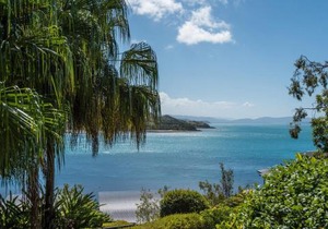 Waves 3 Luxury 3 Bedroom Endless Ocean Views Central Location + Buggy
