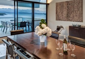 Waves 3 Luxury 3 Bedroom Endless Ocean Views Central Location + Buggy
