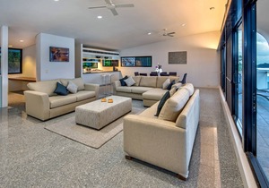 Waves 5 Luxury Large Breathtaking Ocean Views Central Location