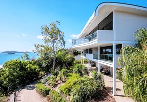 Waves 5 Luxury Large Breathtaking Ocean Views Central Location