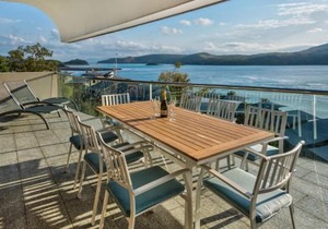 Waves 5 Luxury 3 Bedroom Breathtaking Ocean Views Central Location