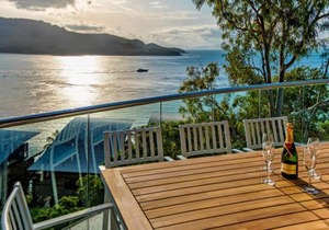 Waves 5 Luxury 3 Bedroom Breathtaking Ocean Views Central Location