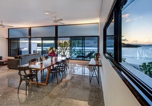 Waves 6 Four Bedroom Breathtaking Ocean Views Central Location And Buggy