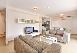 Welcome to this comfortable vacation home with pool for an unforgettable vacation.