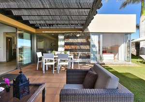 Welcome to this comfortable vacation home with pool for an unforgettable vacation.