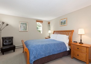 WELCOME HOME!! Spacious 5 Bedroom Family & Group Friendly SKI-IN Style Townhome