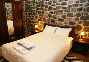 Welcome to Guesthouse Yades, Quad Studio!