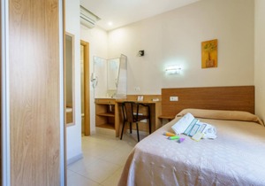 Welcome to Hostal Costabella!