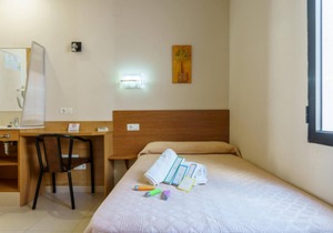 Welcome to Hostal Costabella!