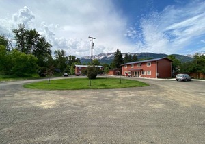 🌲 Welcome to Ice Lake Condo! Nestled on the 2nd floor, just a short walk from Wallowa Lake