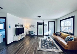 🌲 Welcome to Ice Lake Condo! Nestled on the 2nd floor, just a short walk from Wallowa Lake