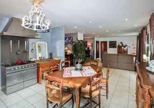 Welcome to this charming and rustic cottage.