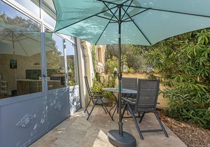 Welcome to this cozy and modern studio apartment in a quiet location.