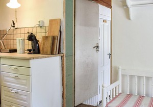Welcome to this pretty wooden house.