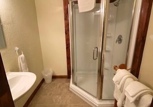 Welcoming king bed studio suite with split bathroom. Close to hiking trails, ski resorts and family parks!