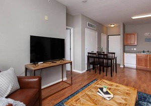 Welcoming University Retreat near Restaurants & Parks