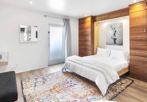 Well appointed DTPH Studio w Pool and Parking