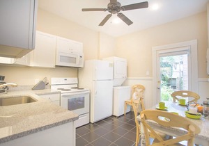 Well Appointed Row Home w/King, Across from Forsyth Park by Lucky Savannah