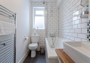 Well-Decorated 2 Bedroom Garden Flat in Balham