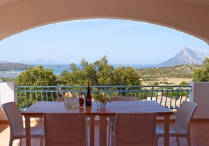 Well-kept studio with a nice balcony or terrace near the sea
