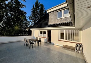 Well-kept vacation complex with 5 residential units in a quiet cul-de-sac location