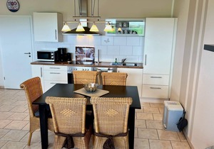 Well-kept vacation complex with 5 residential units in a quiet cul-de-sac location