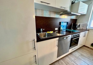 Well-kept vacation complex with 5 residential units in a quiet cul-de-sac location