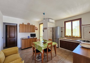 WELL-LIT MEDITERRANEAN VILLA WITH VERANDA AND GARDEN ONLY 50 METERS FROM THE SEA