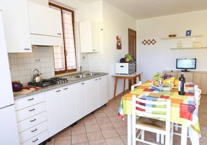 WELL-LIT MEDITERRANEAN VILLA WITH VERANDA AND GARDEN ONLY 50 METERS FROM THE SEA