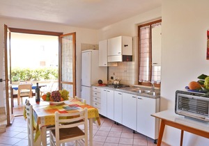 WELL-LIT MEDITERRANEAN VILLA WITH VERANDA AND GARDEN ONLY 50 METERS FROM THE SEA