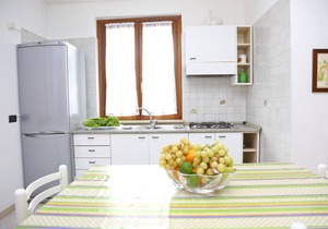 WELL-LIT MEDITERRANEAN VILLA WITH VERANDA AND GARDEN ONLY 50 METERS FROM THE SEA