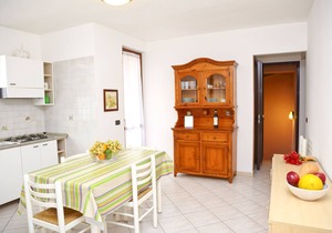 WELL-LIT MEDITERRANEAN VILLA WITH VERANDA AND GARDEN ONLY 50 METERS FROM THE SEA