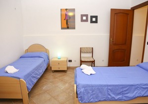 WELL-LIT MEDITERRANEAN VILLA WITH VERANDA AND GARDEN ONLY 50 METERS FROM THE SEA