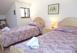 WELL-LIT MEDITERRANEAN VILLA WITH VERANDA AND GARDEN ONLY 50 METERS FROM THE SEA